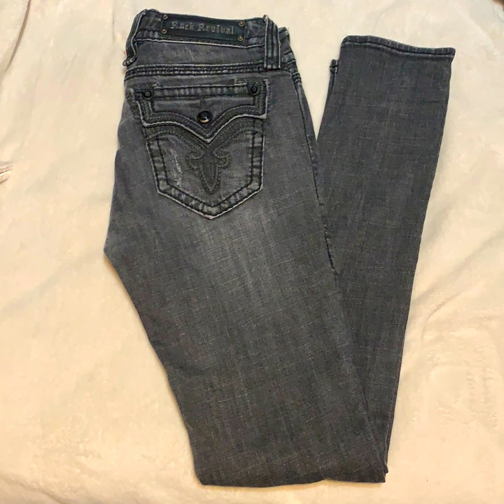 Rock revival low waisted dark skinny jeans in the size 28